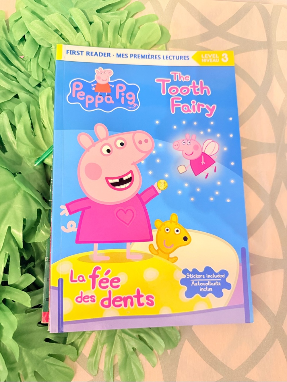 10/$25 • Peppa Pig The Tooth Fairy Bilingual Easy Reader Level 3